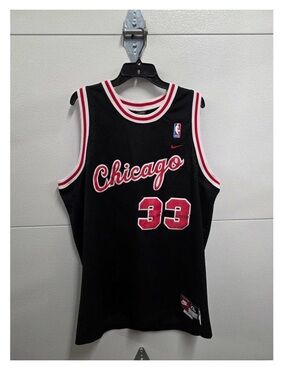 Nike throwback Bulls Scottie Pippen jersey black with red script Chicago logo XL